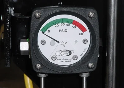 Differential pressure gauge mounted on LCFC filter cart to monitor filter condition during fluid transfer